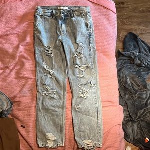 Maurices KANCAN distressed denim. 27